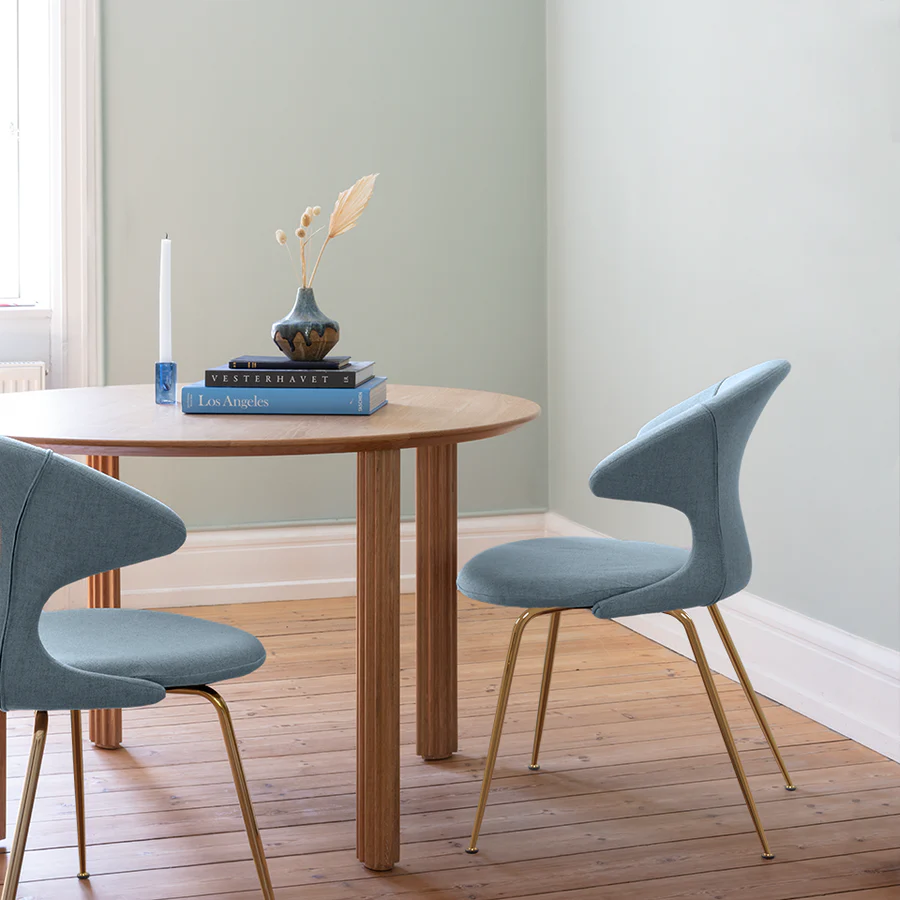 Comfort Circle Dining Table by Umage