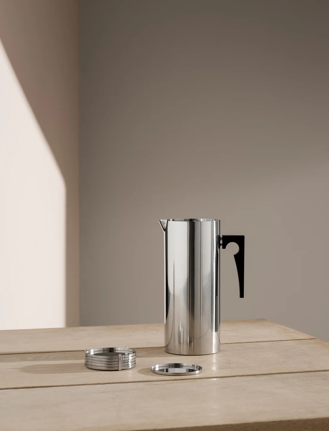 Pichet AJ avec Ice Lip par Stelton