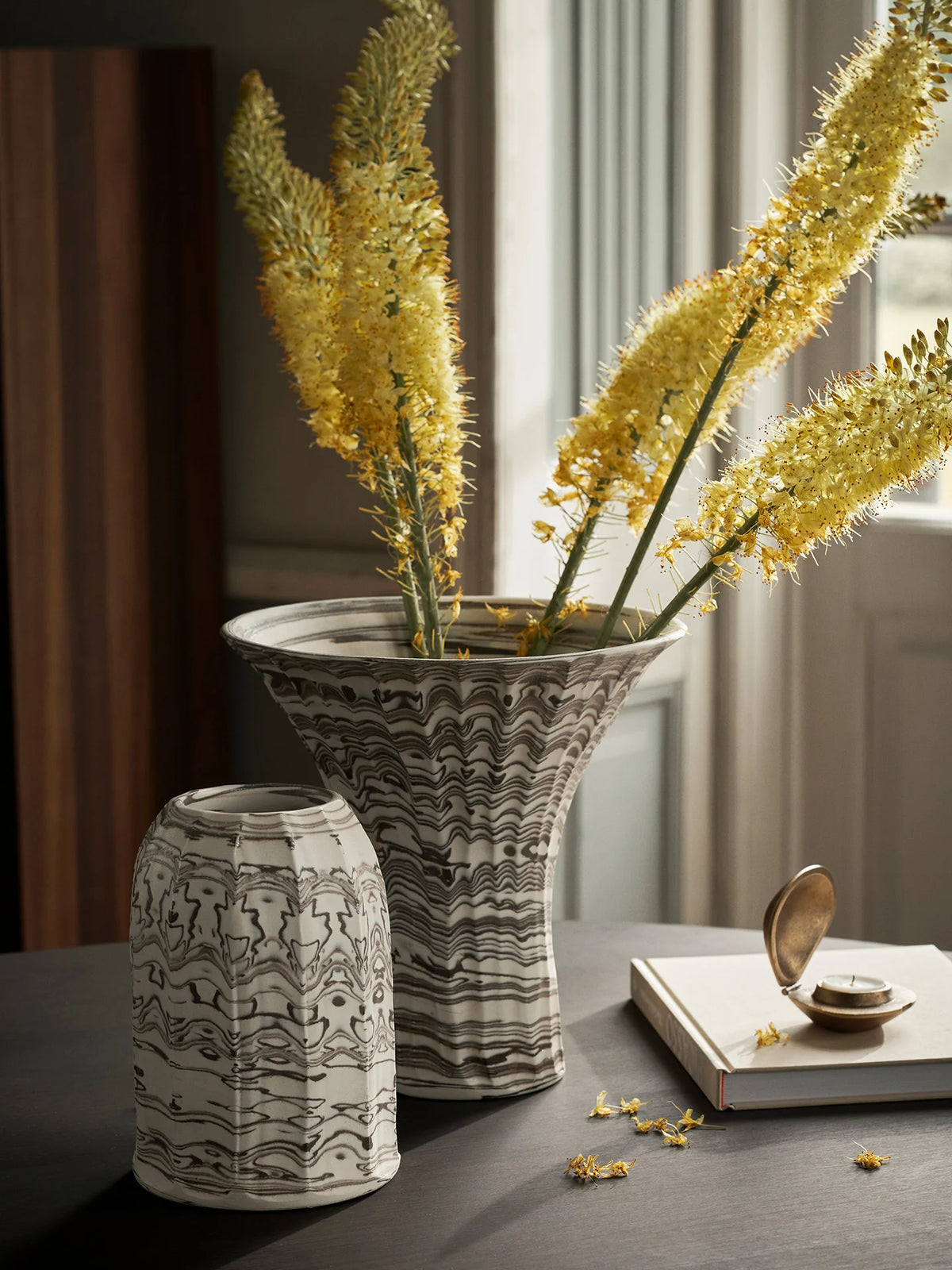 Black Ceramic Vase, 15.94 Inch Decorative Tall Slender Vase, Modern Flower  Vase for Centerpiece, Shelf, Table, Living Room, Home Decor, Minimalist
