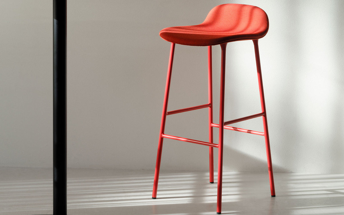 Comptoir et tabouret de bar Form Rembourrage complet (Chrome) par Normann Copenhagen