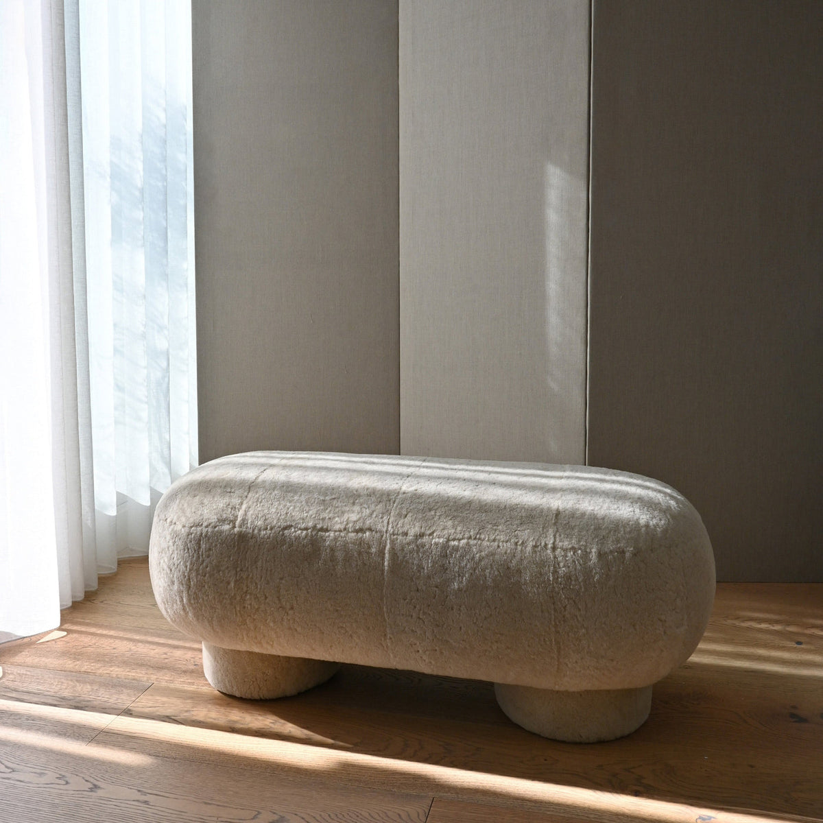 Big Foot Bench - Sheepskin, Sandshell by 101 Copenhagen