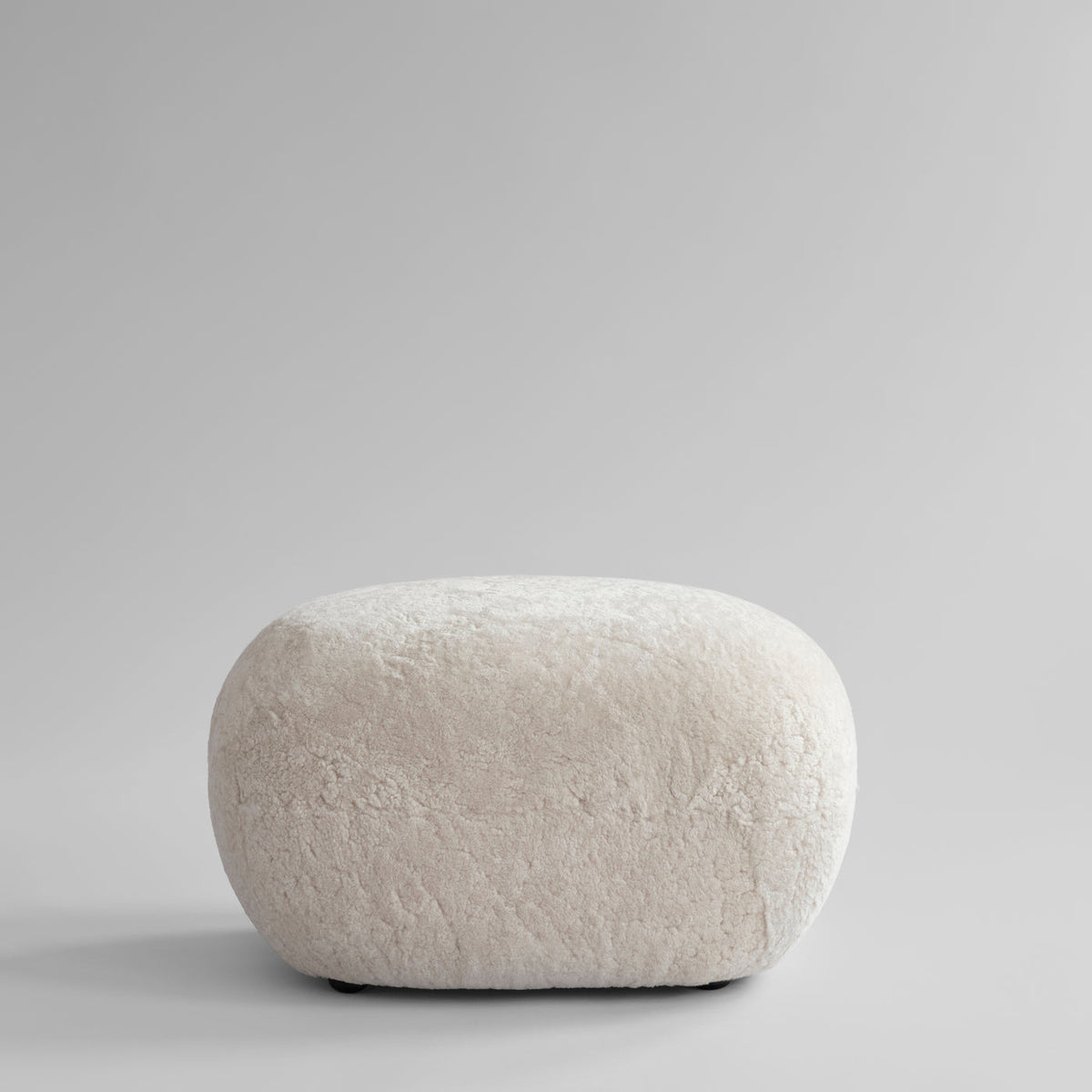 Toe Ottoman - Sandshell Sheepskin by 101 Copenhagen