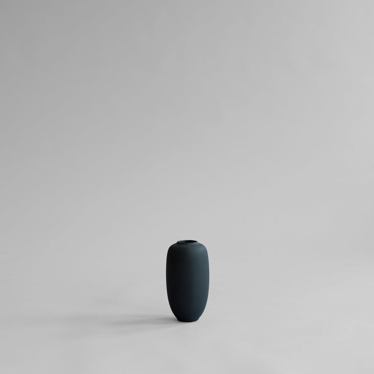 Sunao Vase Slim, Petit - Black by 101 Copenhagen