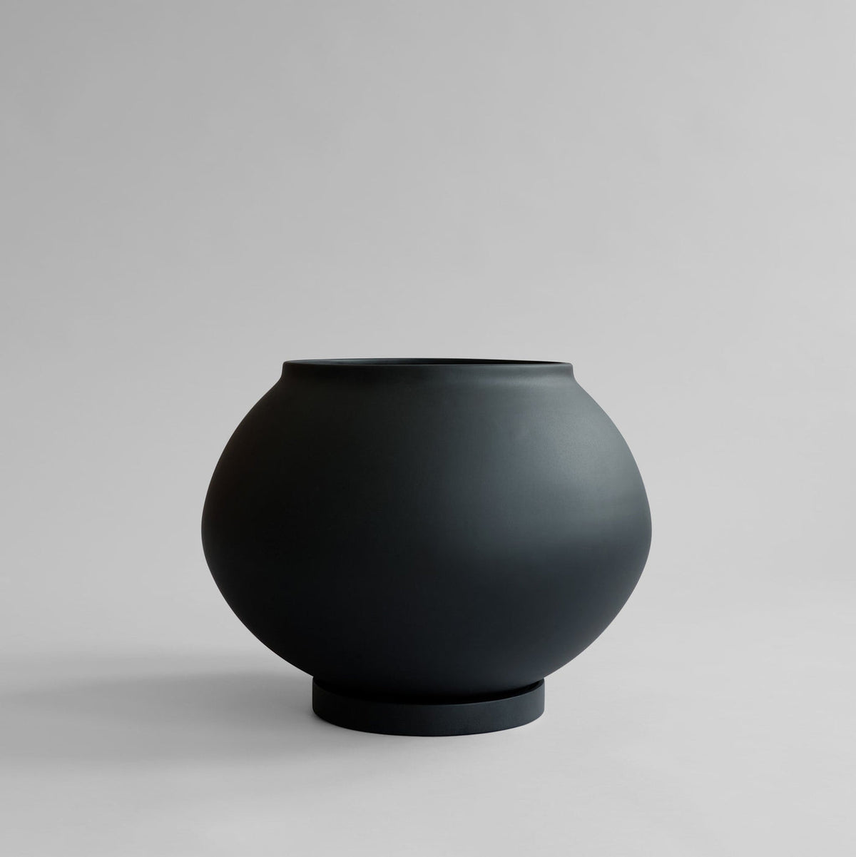 Sunao Vase Plant Pot Fat, Hexa - Black by 101 Copenhagen