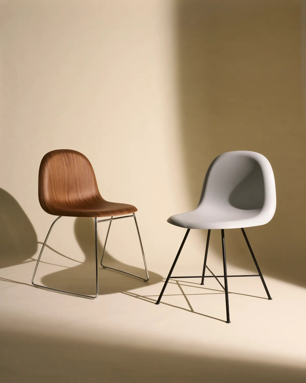 GUBI 3D Dining Chair - Un-Upholstered, Center base by Gubi