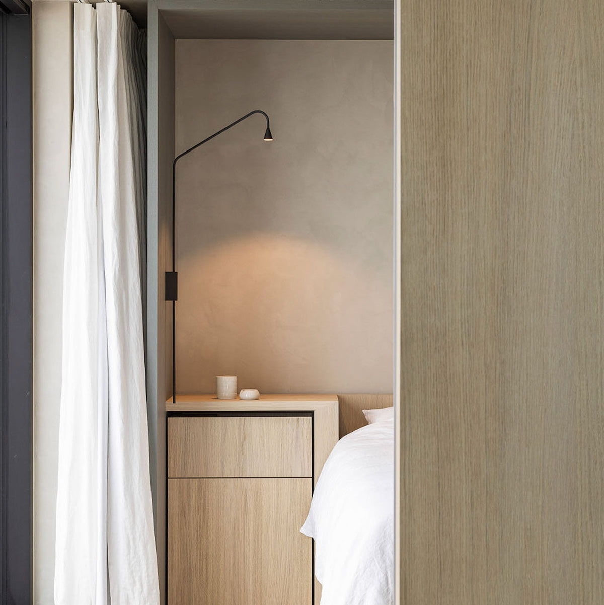 Austere Wall Lamp with Plug by Trizo21