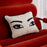 Coussin décoratif Eyes Needlepoint par Jonathan Adler