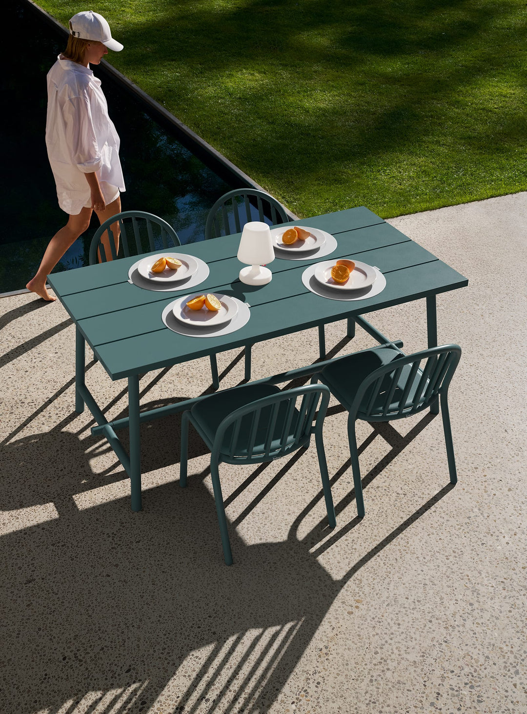 Fred's Outdoor Medium Table by Fatboy