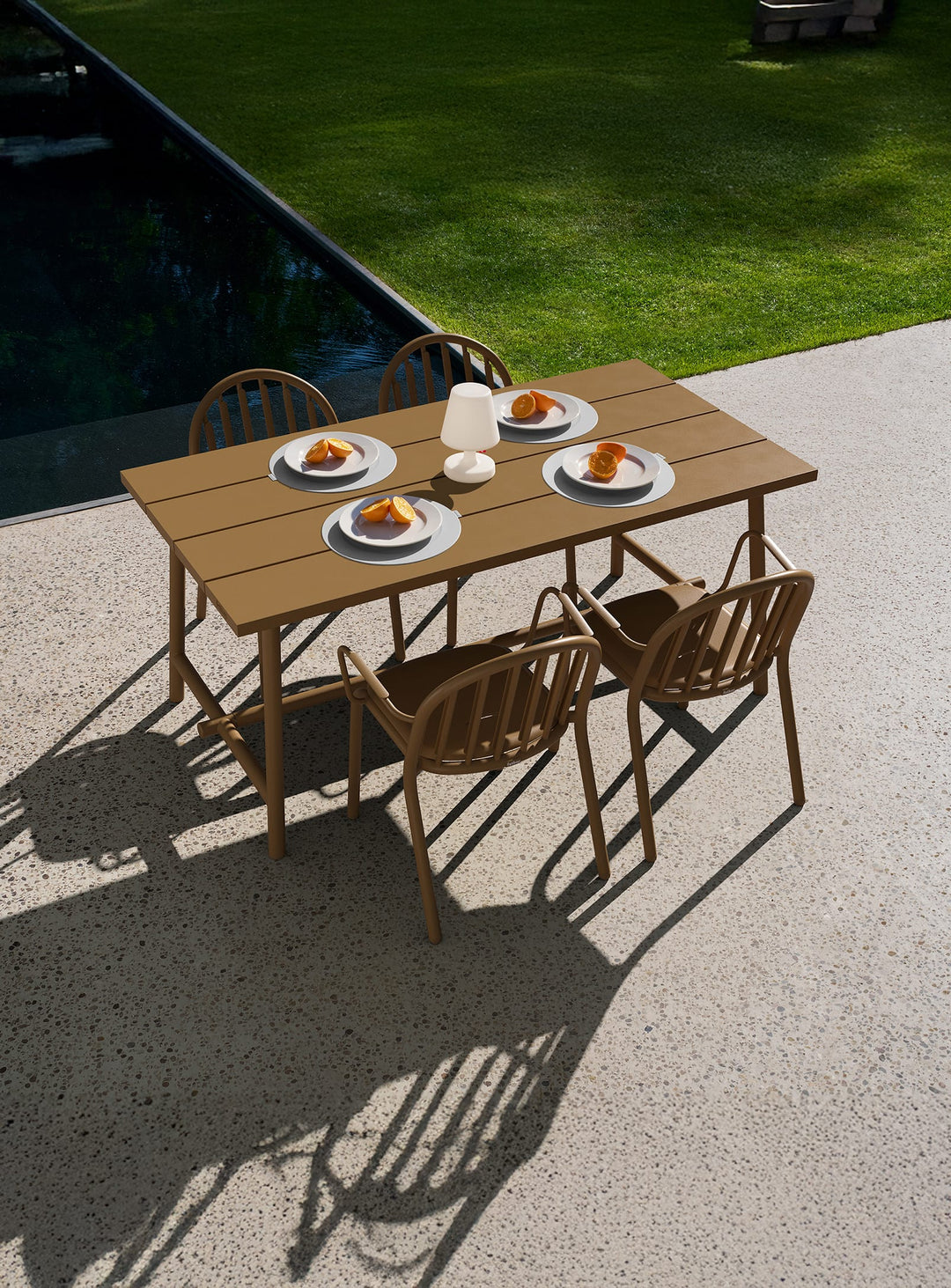 Fred's Outdoor Medium Table by Fatboy