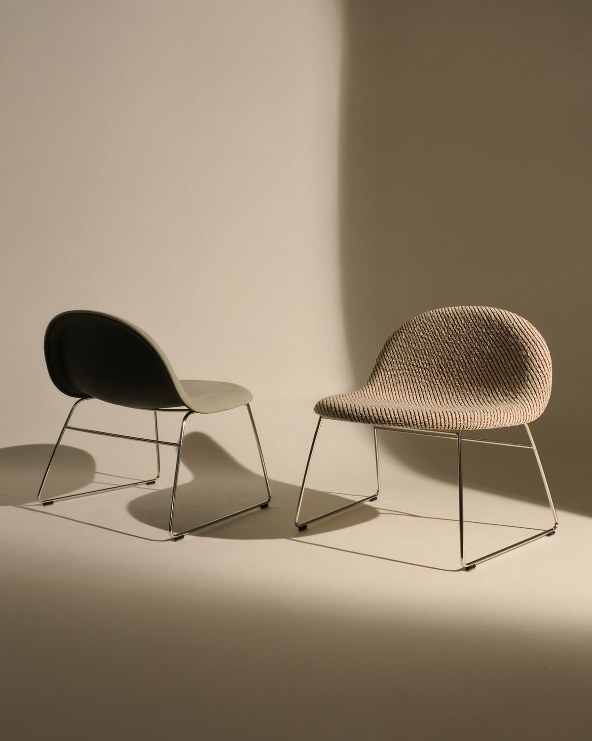 GUBI 3D Lounge Chair - Fully Upholstered, Sledge base by Gubi