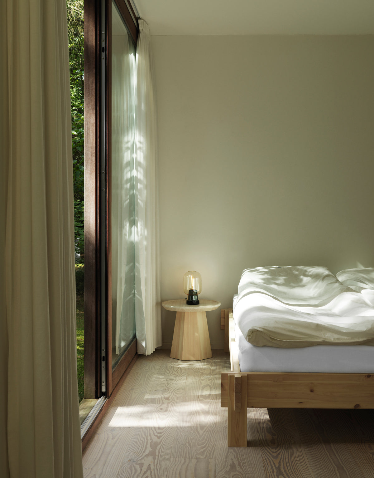 Cadre de lit Notch par Normann Copenhagen