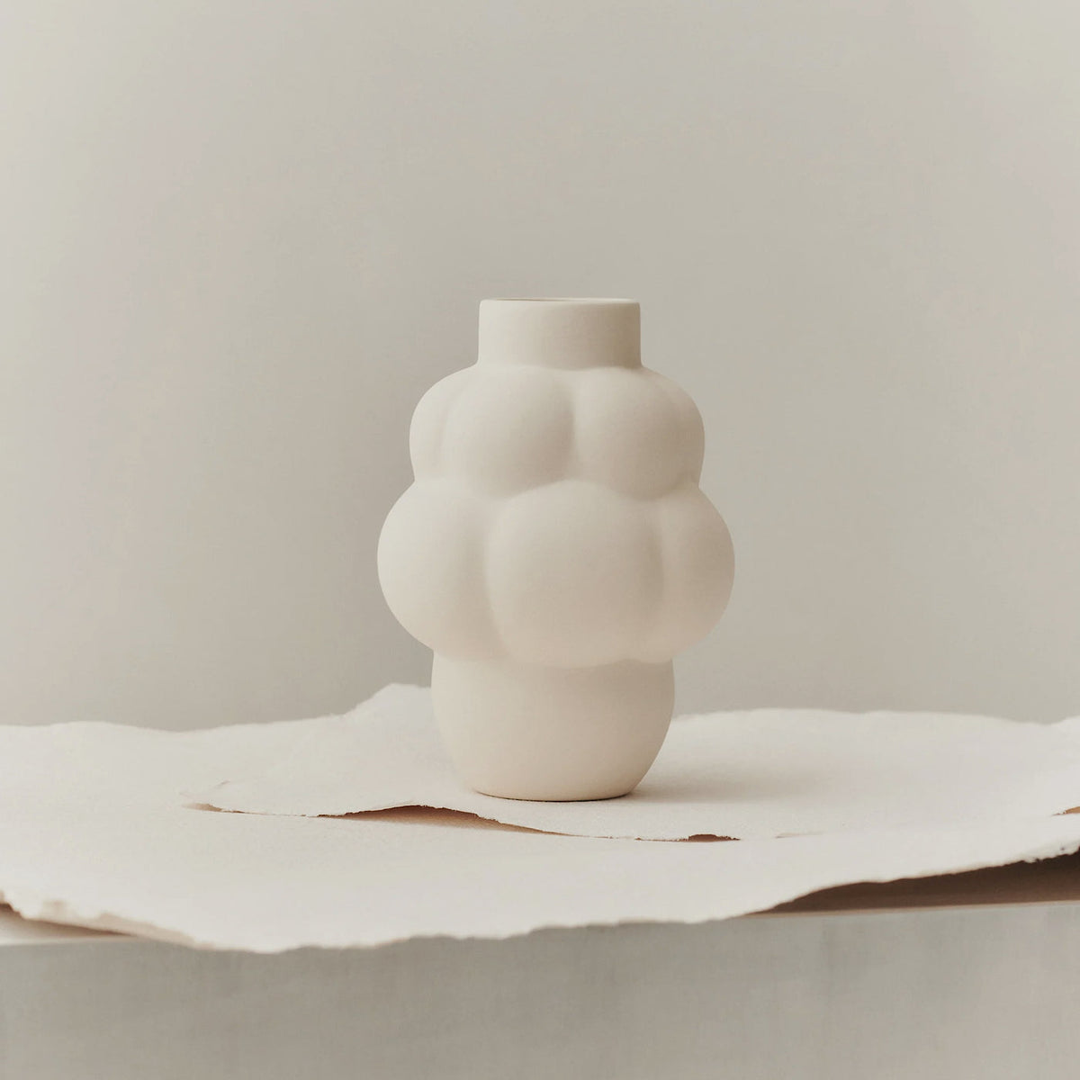 Balloon Vase 04 Petit Raw White by Louise-Roe