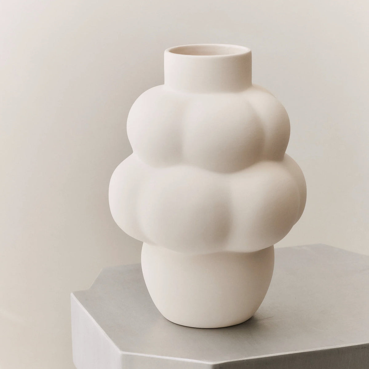Balloon Vase 04 Raw White by Louise-Roe
