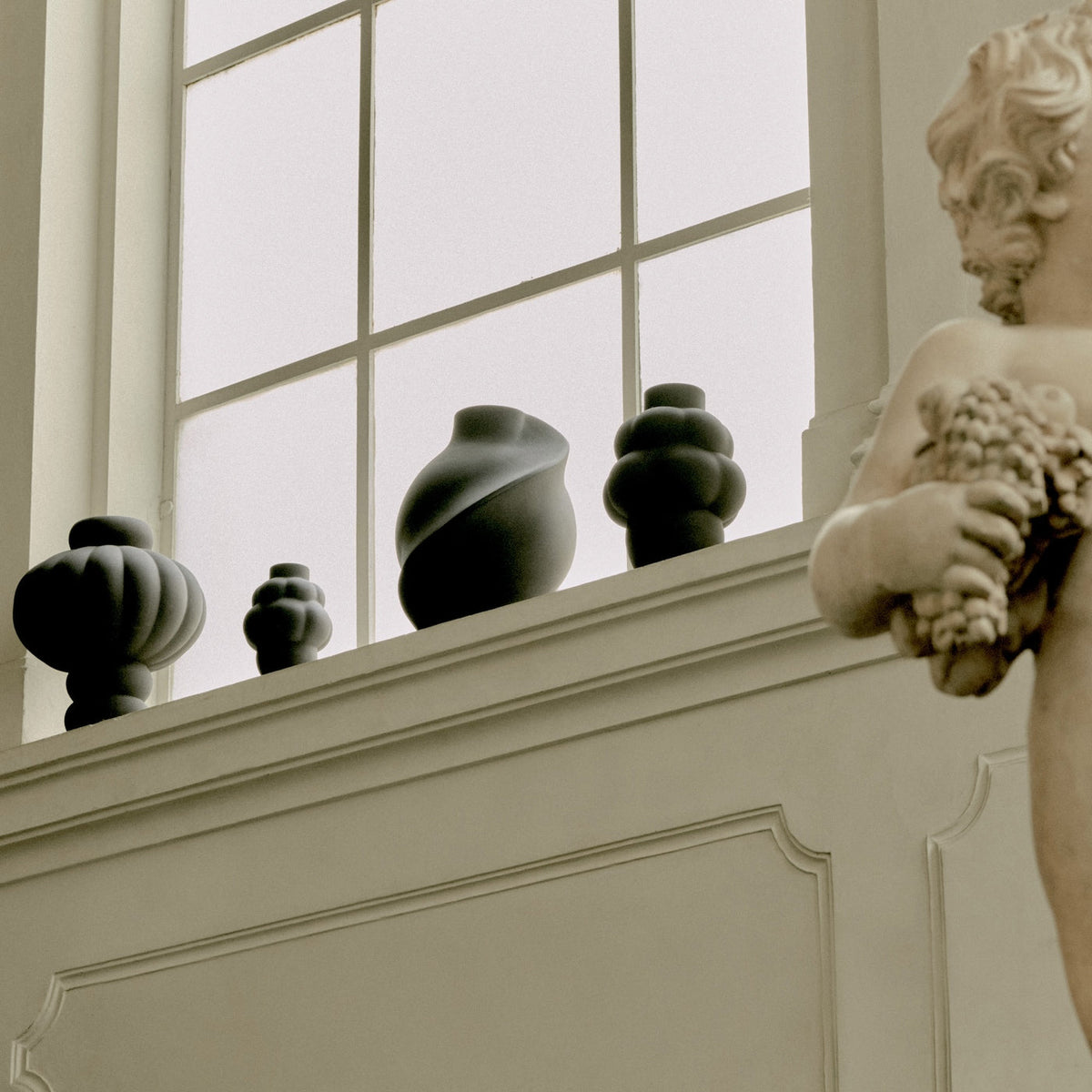 Balloon Vase 04 Petit Ink Black by Louise-Roe