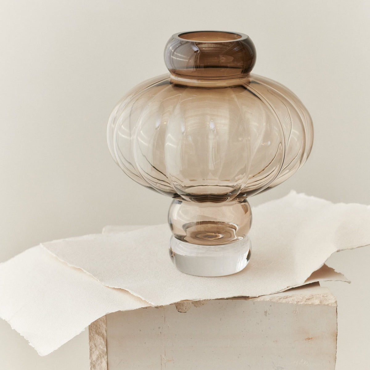 Balloon Vase 02 Smoke by Louise-Roe