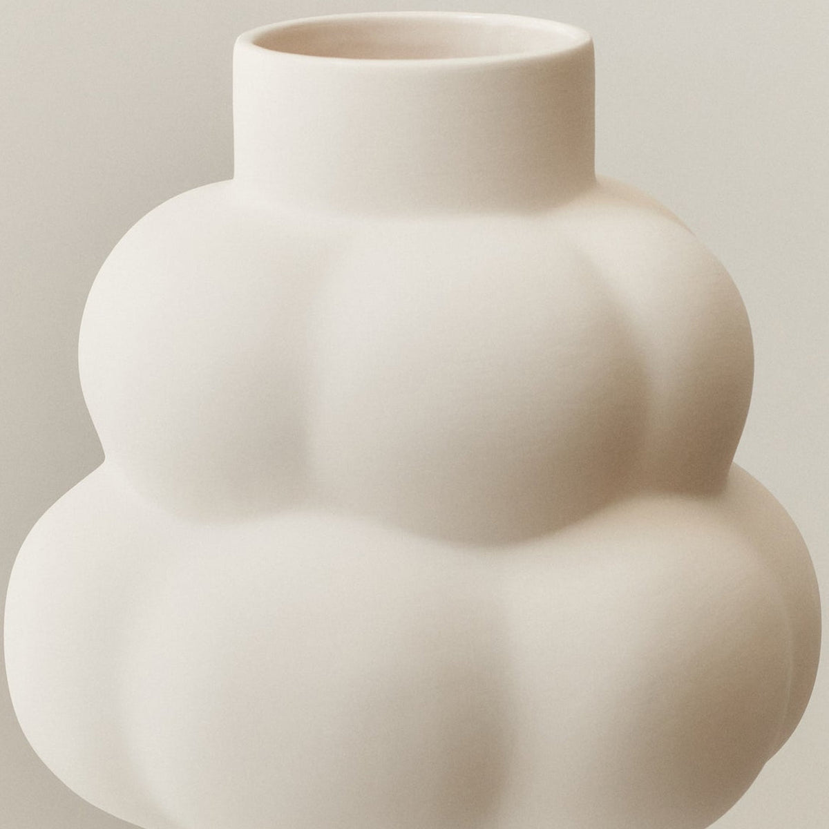 Balloon Vase 04 Grande Raw White by Louise-Roe