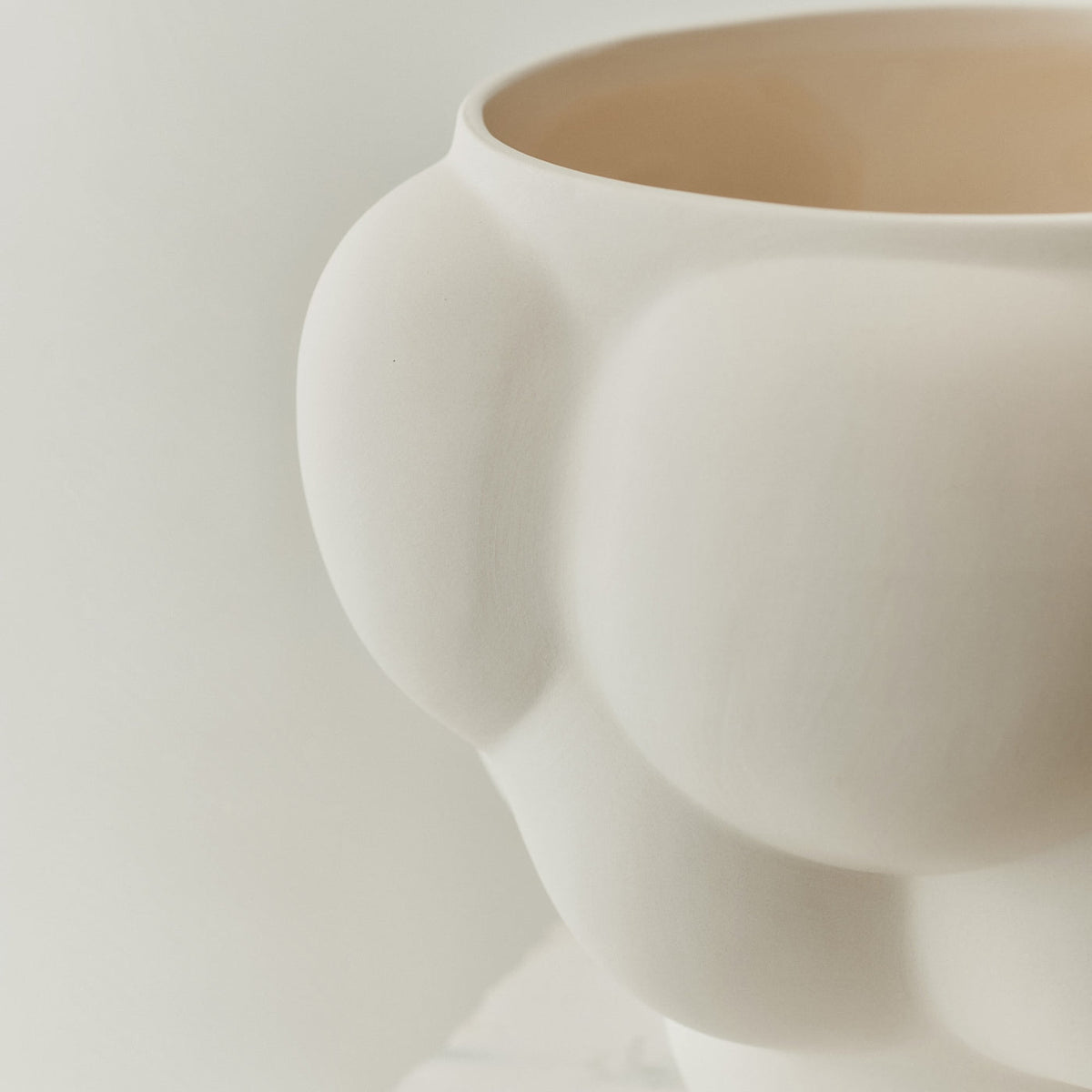 Balloon Bowl 05 Raw White by Louise-Roe