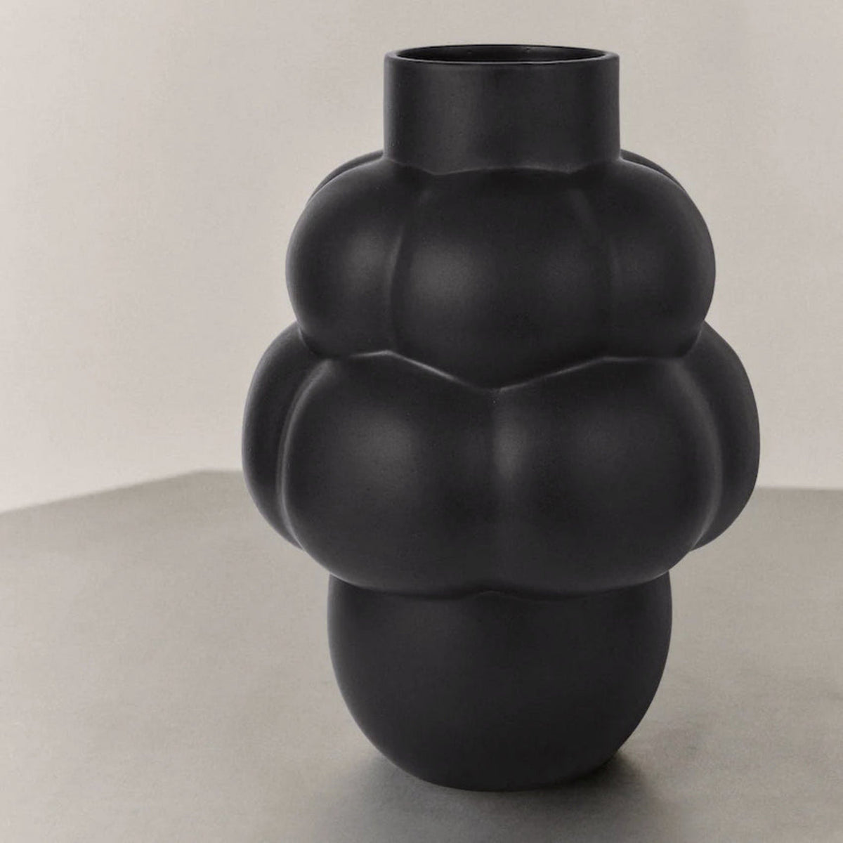 Balloon Vase 04 Grande Ink Black by Louise-Roe