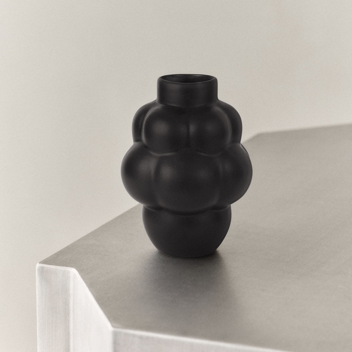 Balloon Vase 04 Petit Ink Black by Louise-Roe