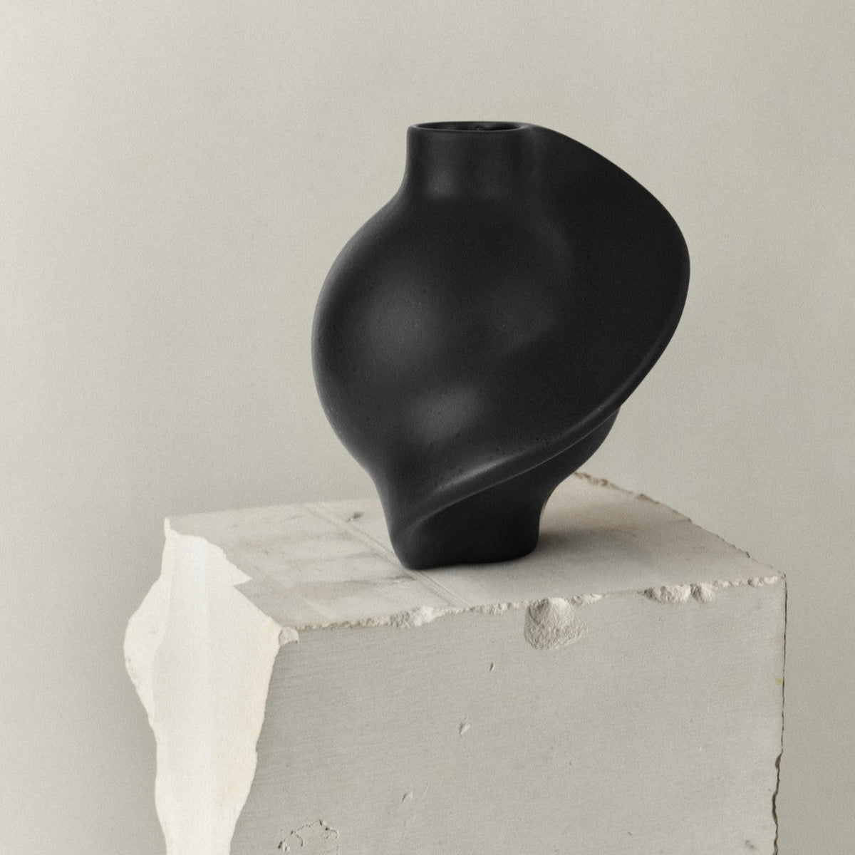 Ceramic Pirout Vase 02 Ink Black by Louise-Roe