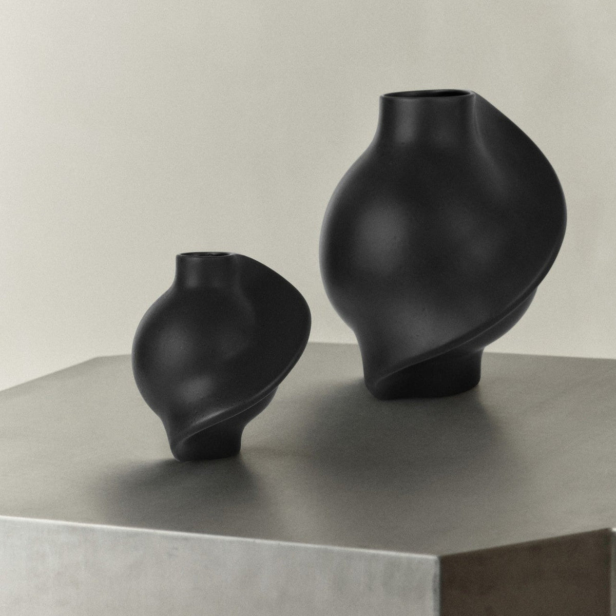 Ceramic Pirout Vase 02 Ink Black by Louise-Roe