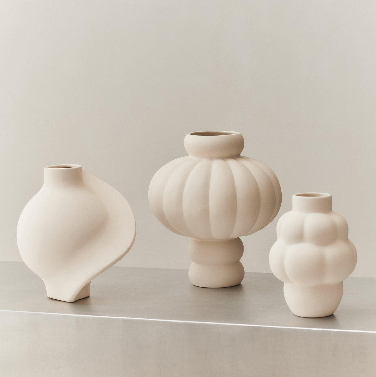 Balloon Vase 04 Petit Raw White by Louise-Roe