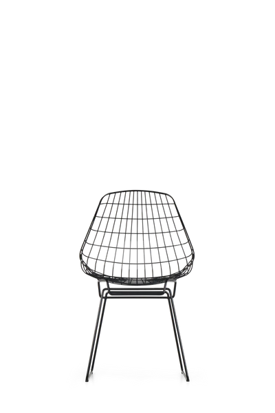 Black frame SM05 Wire Dining Chair by Pastoe with a sleek wire design and modern seating for dining or living spaces.