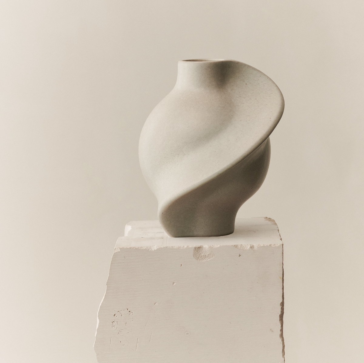 Ceramic Pirout Vase 02 Vintage Glaze by Louise-Roe