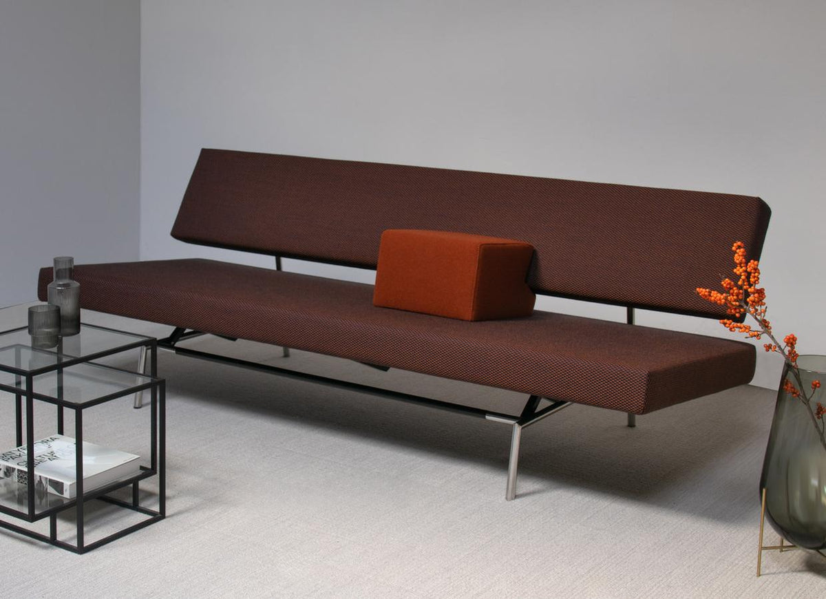 Pastoe BR02 sofa bed in serpentine shape, showcasing modern seating with plush cushions and stylish upholstery.