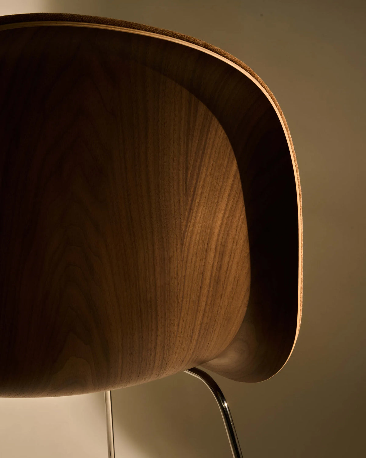 GUBI 3D Dining Chair - Front Upholstered, Sledge base by Gubi