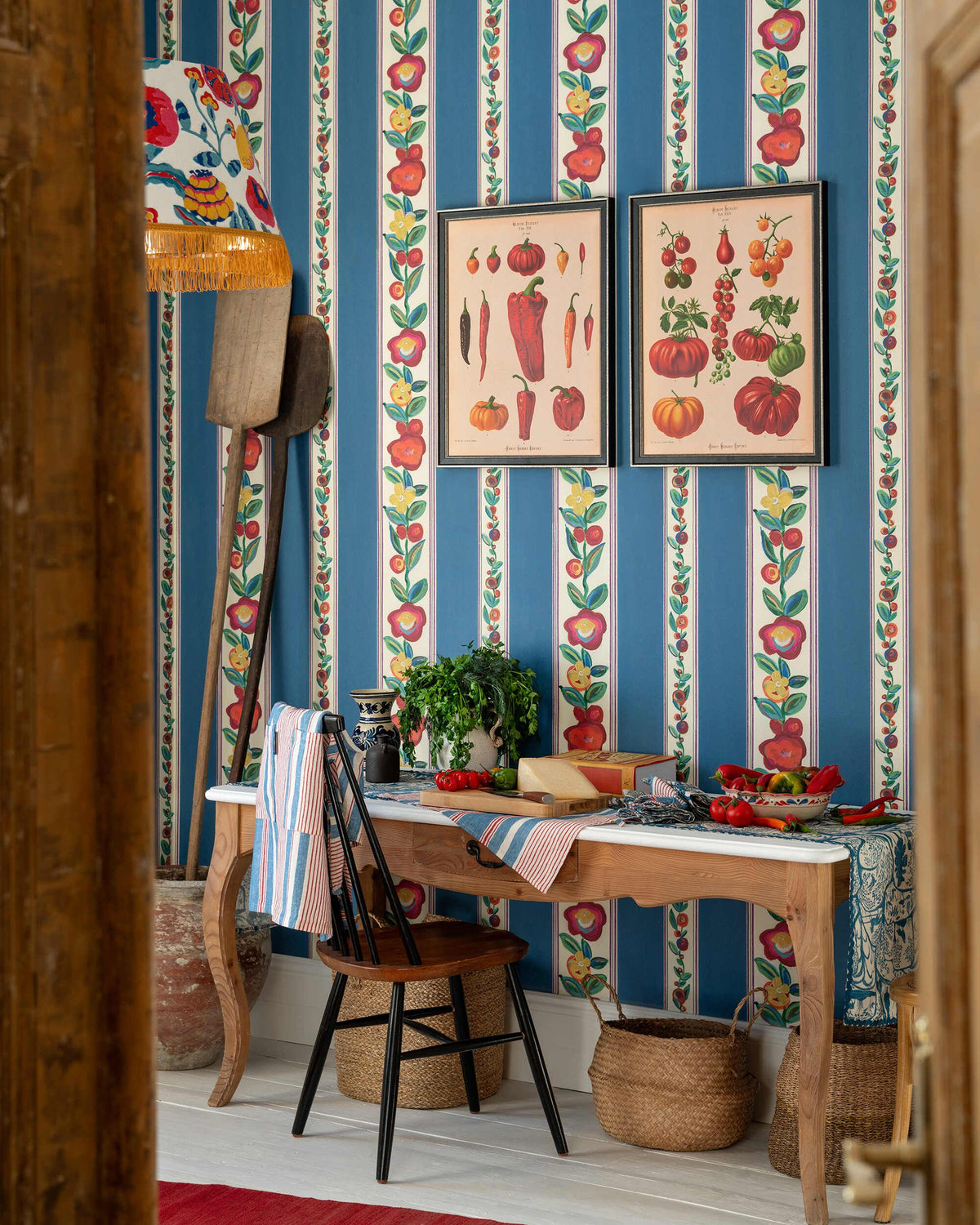 DAINTY FLOWERING Wallpaper by Mindthegap