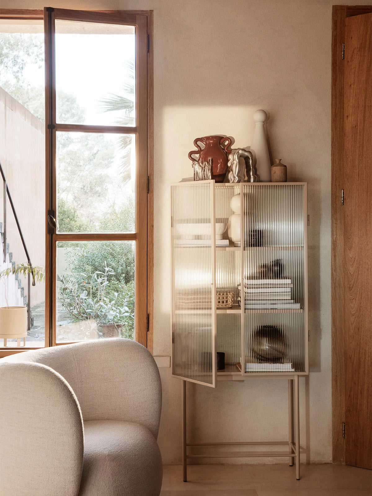 Haze Vitrine - Reeded glass Cashmere