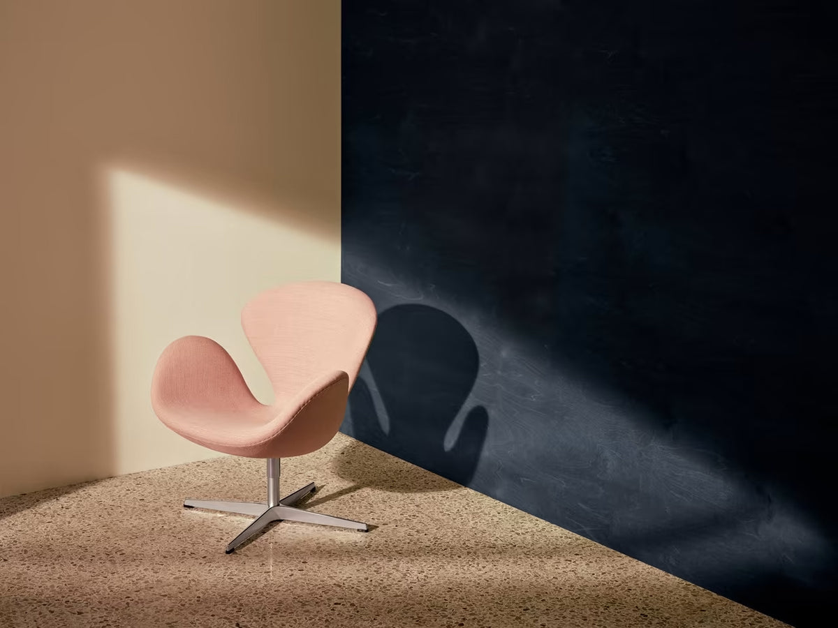 Swan Chair 3320 by Fritz Hansen