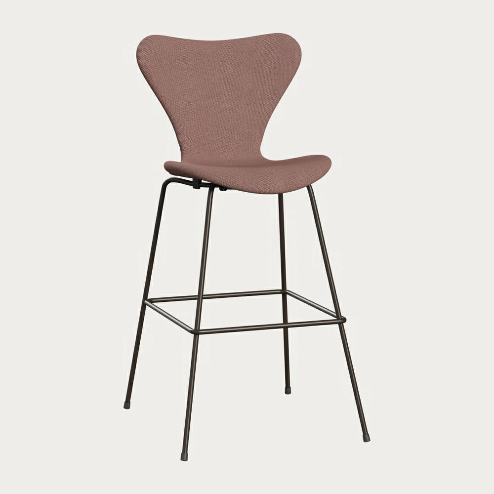 Series 7 3197 Fully Upholstered by Fritz Hansen