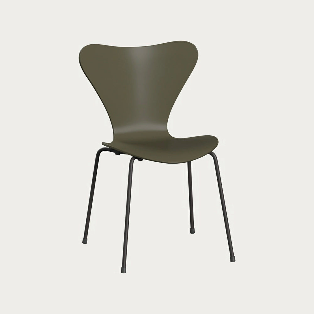 Series 7 3107 by Fritz Hansen