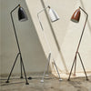 Lampadaire Gräshoppa par Gubi