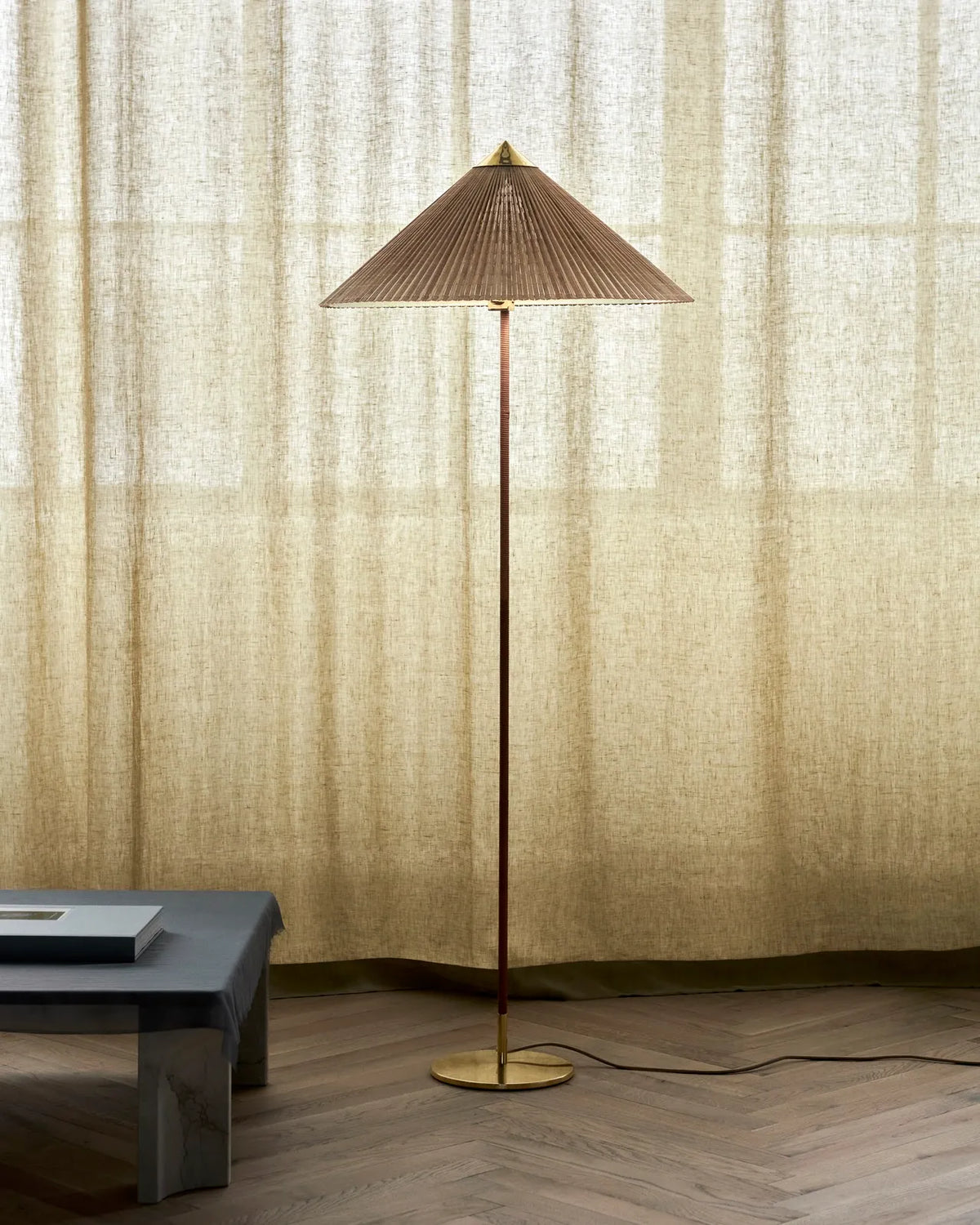 9602 Floor Lamp by Gubi