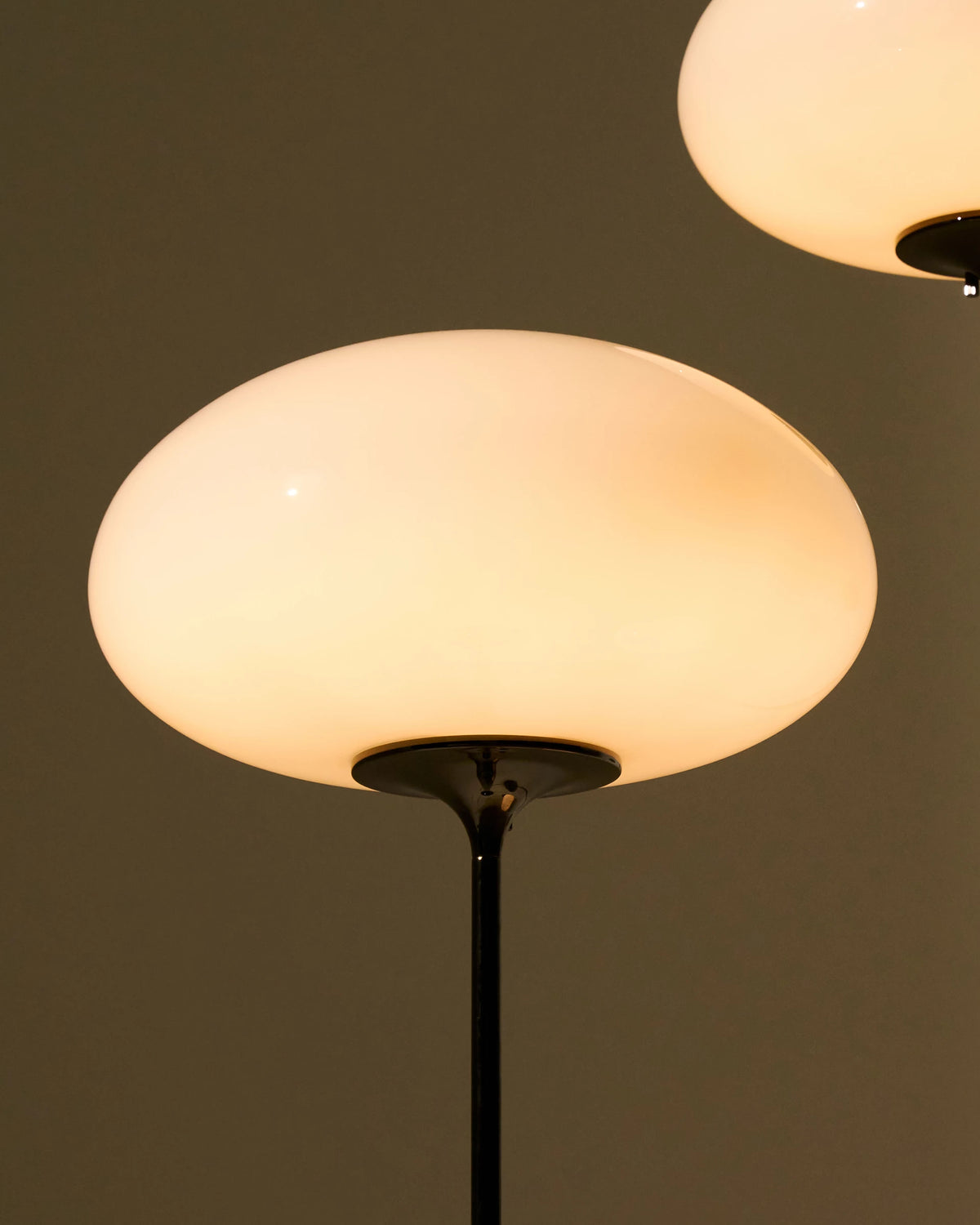 Lampadaire Stemlite par Gubi