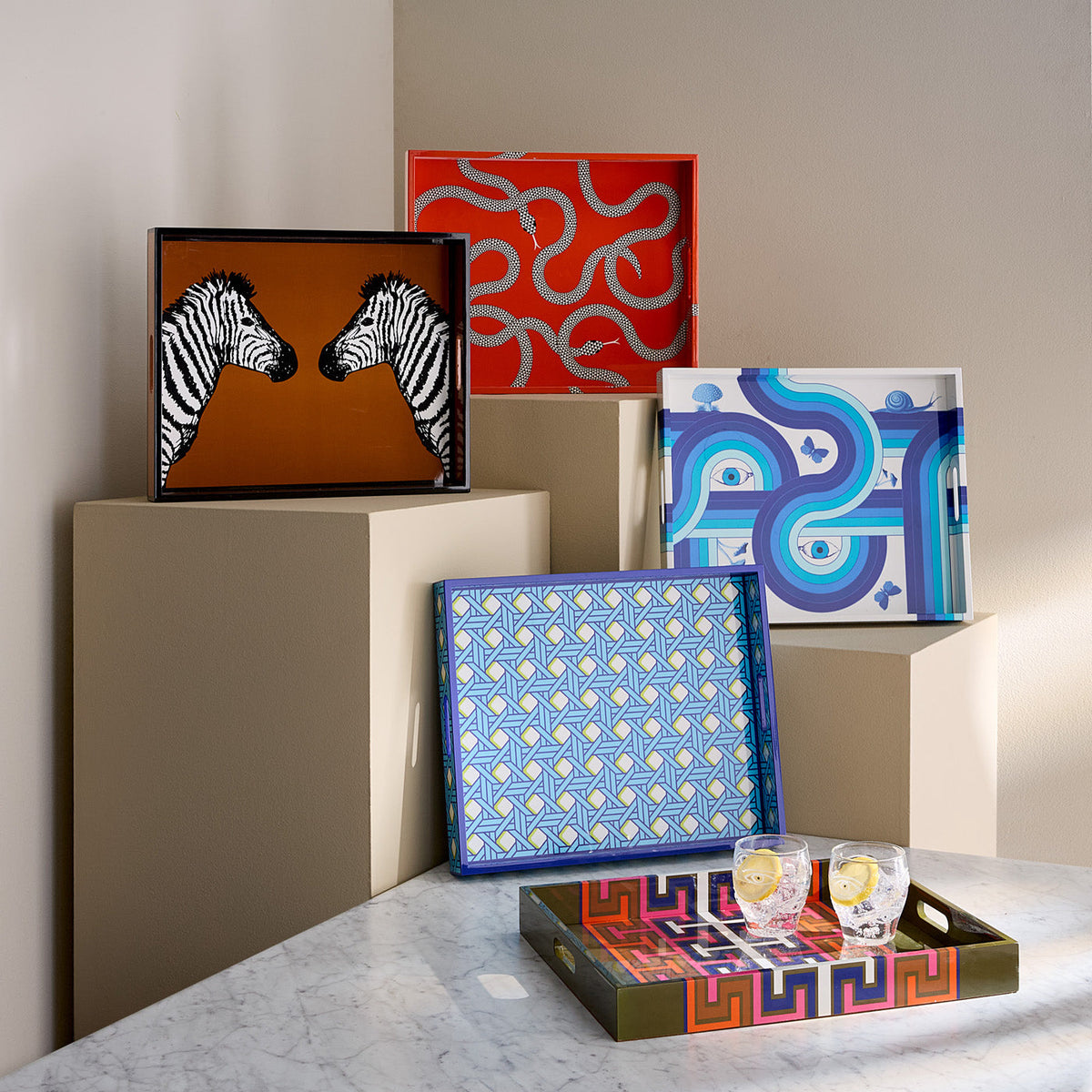 Plateau en laque tressée par Jonathan Adler
