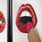 Décoration murale perlée Lipstick par Jonathan Adler