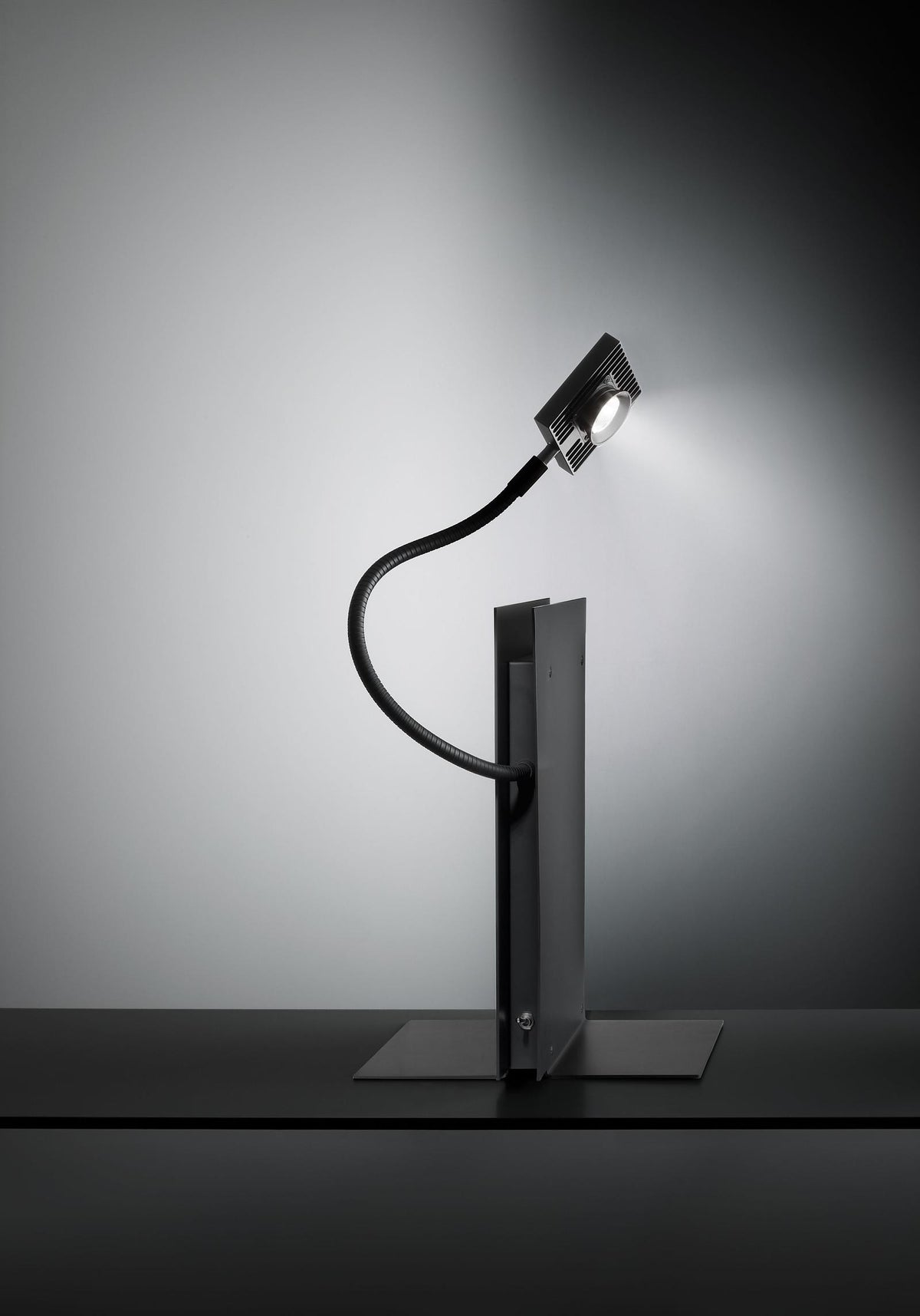 Lampe d'étagère LED Oskar par Ingo Maurer