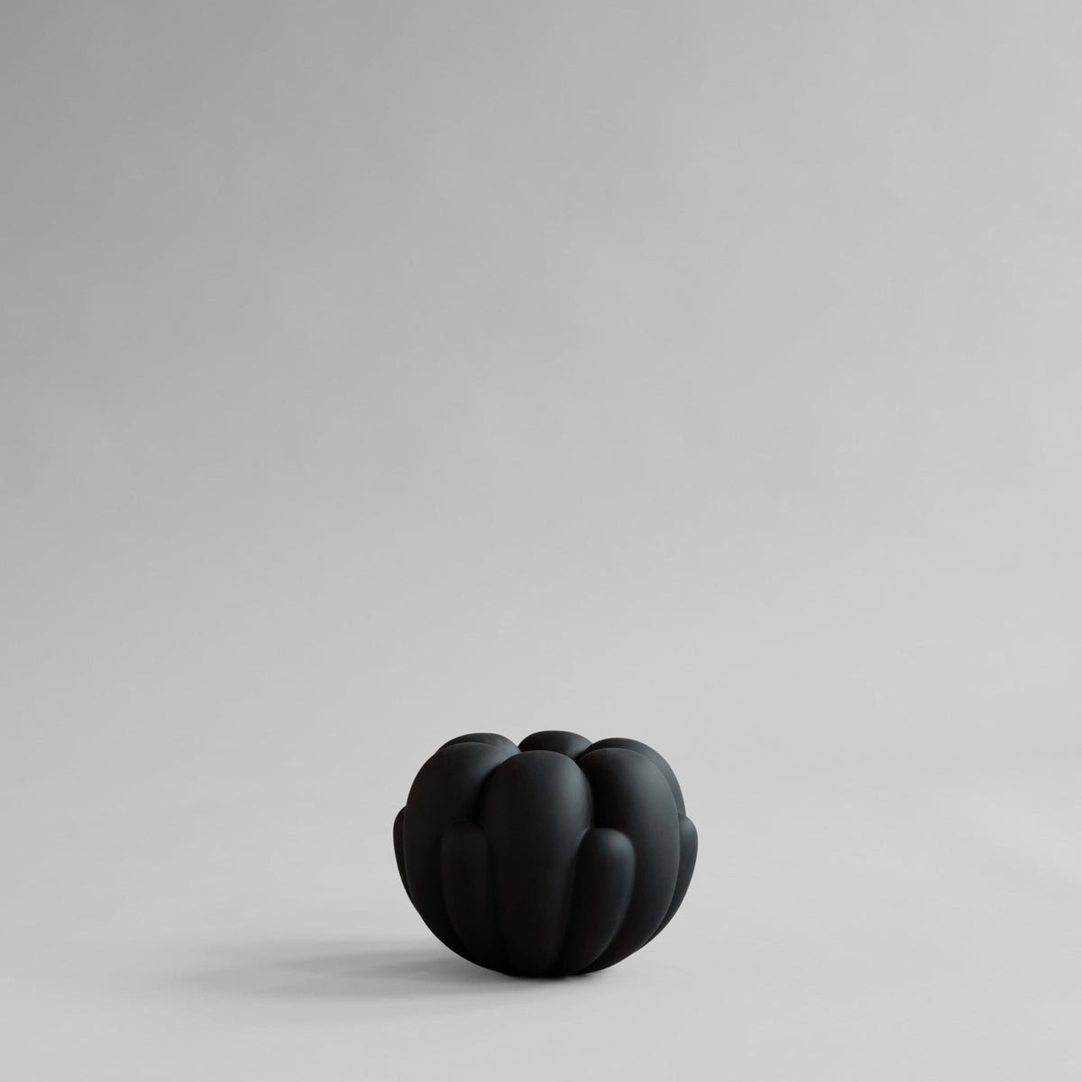 Bloom Vase, Petit - Black by 101 Copenhagen