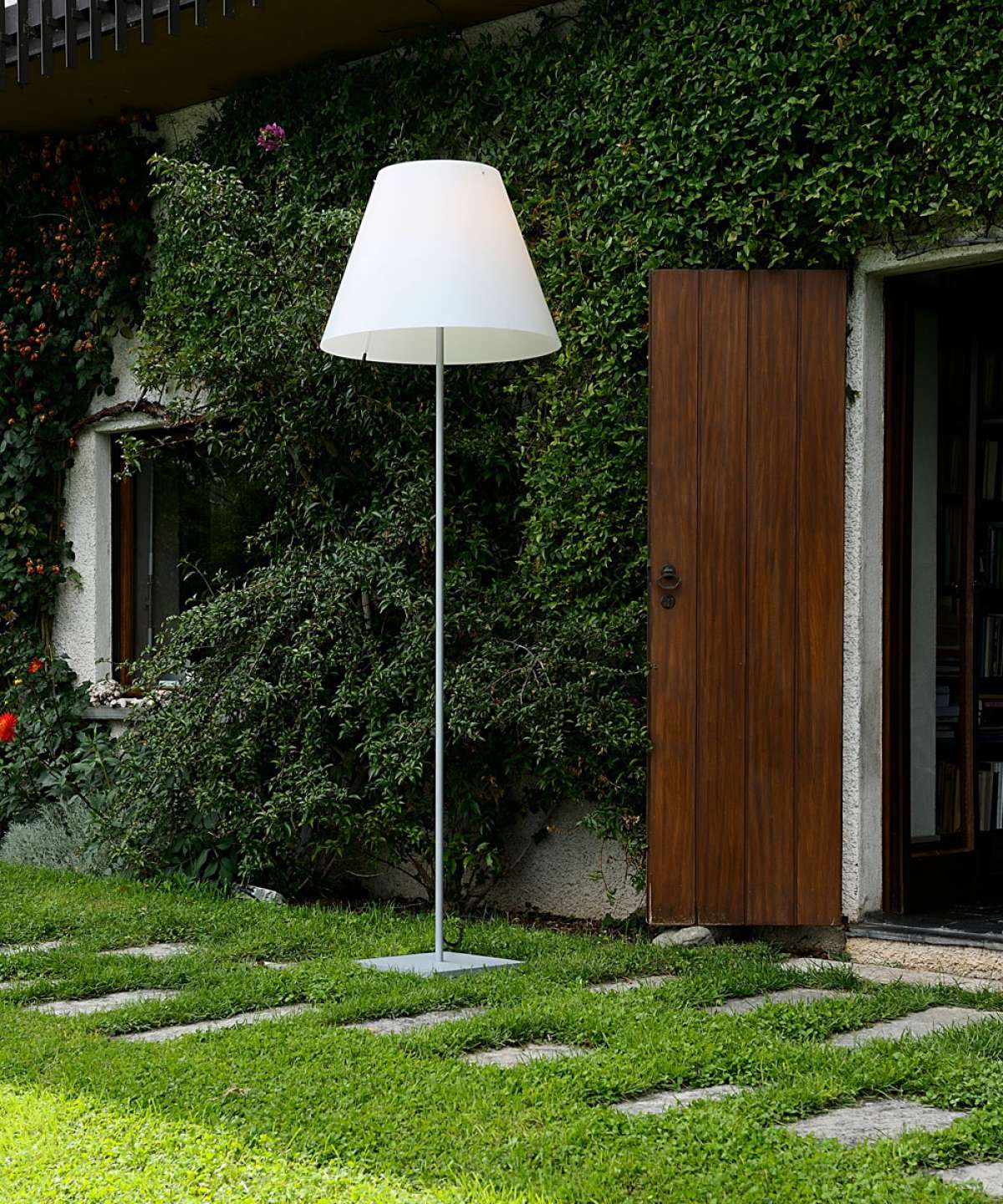 Open-air white floor lamp from Luceplan's Grande Costanza collection, featuring a modern, sculptural lighting design.