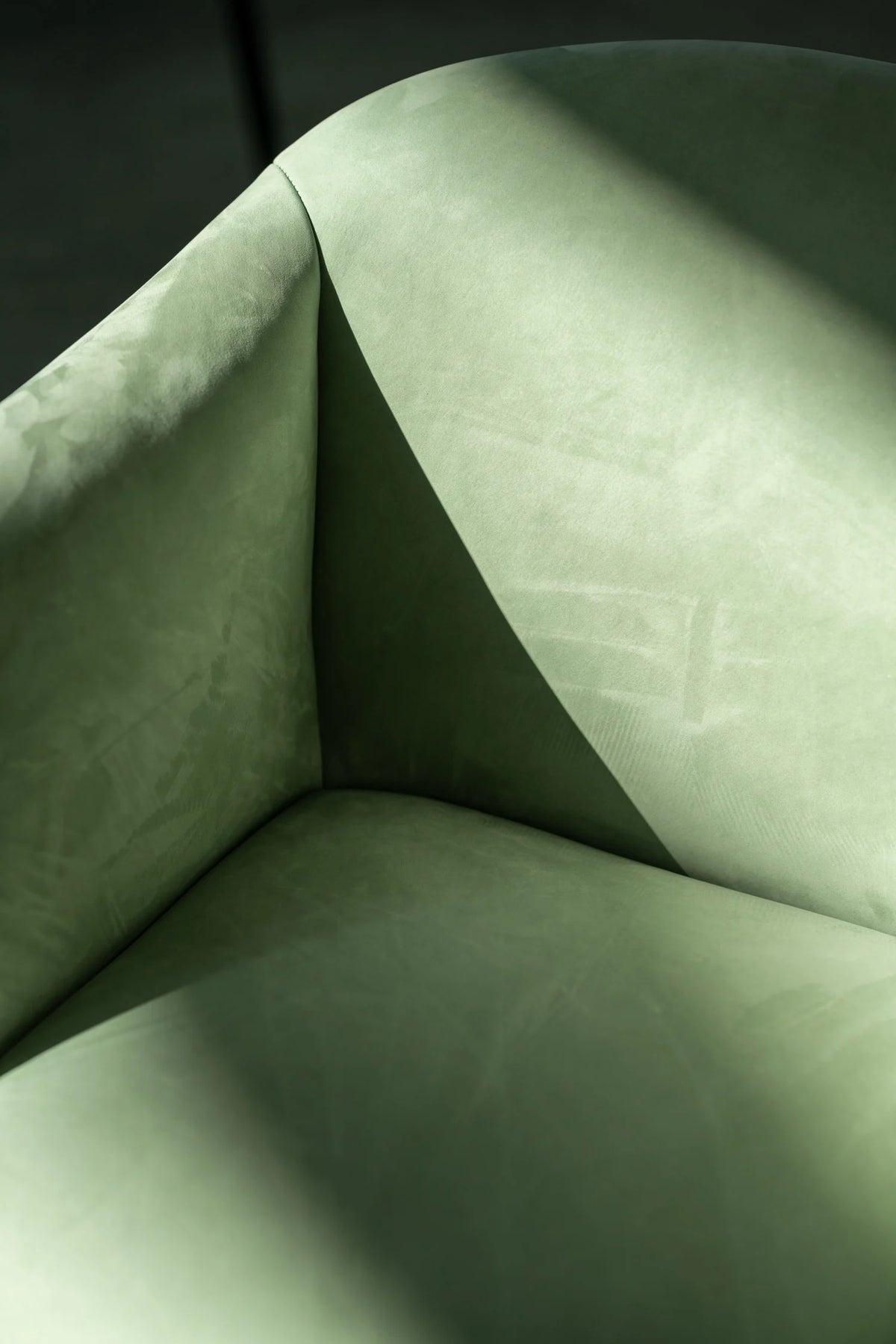 Fiber Soft Armchair Tube Base by Muuto
