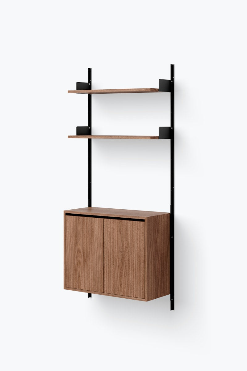 Étagère murale New Works 1900 Cabinet Tall avec portes par New Works