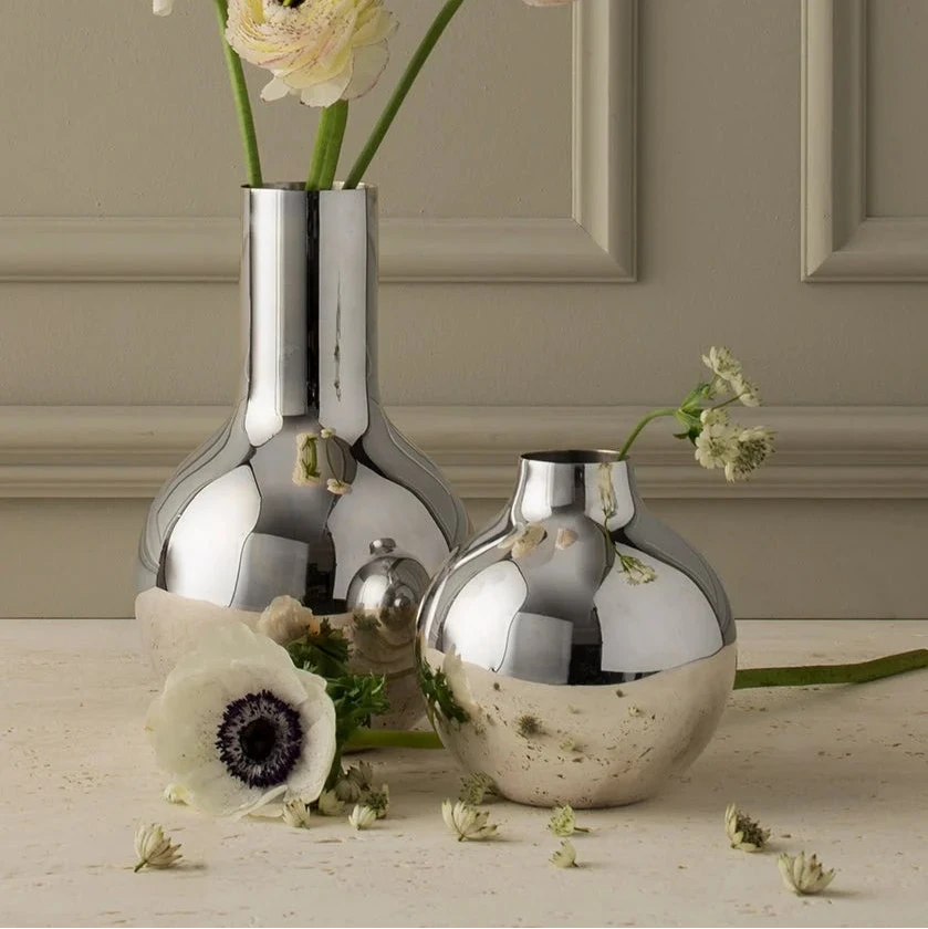 Boule Vase by Skulltuna