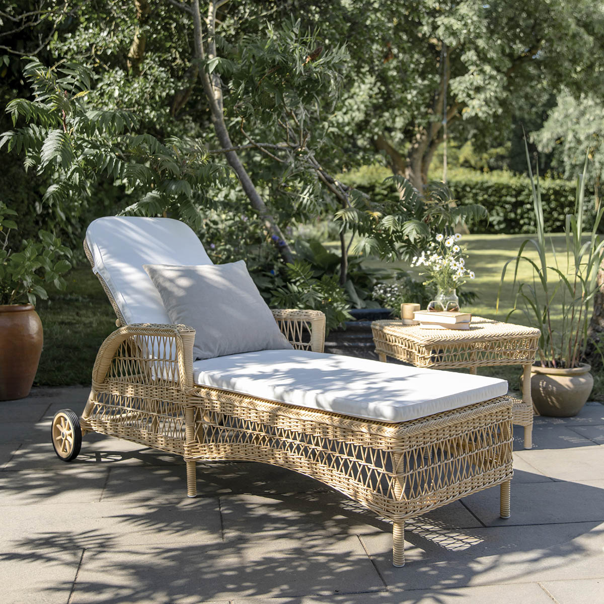 Daisy Sunbed by Sika
