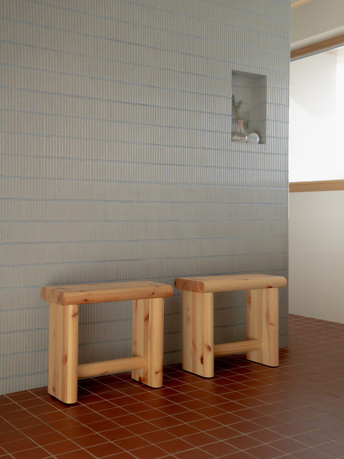 002 Ast Stool Lifestyle