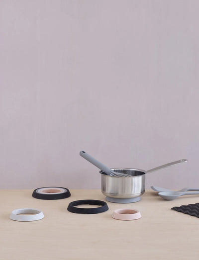 Set of four Rig-Tig PLACE-IT trivets, Ø 13 cm, made of durable accessories material, ideal for protecting surfaces.