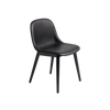 Fiber Side Chair Wood Base - Coque rembourrée par Muuto